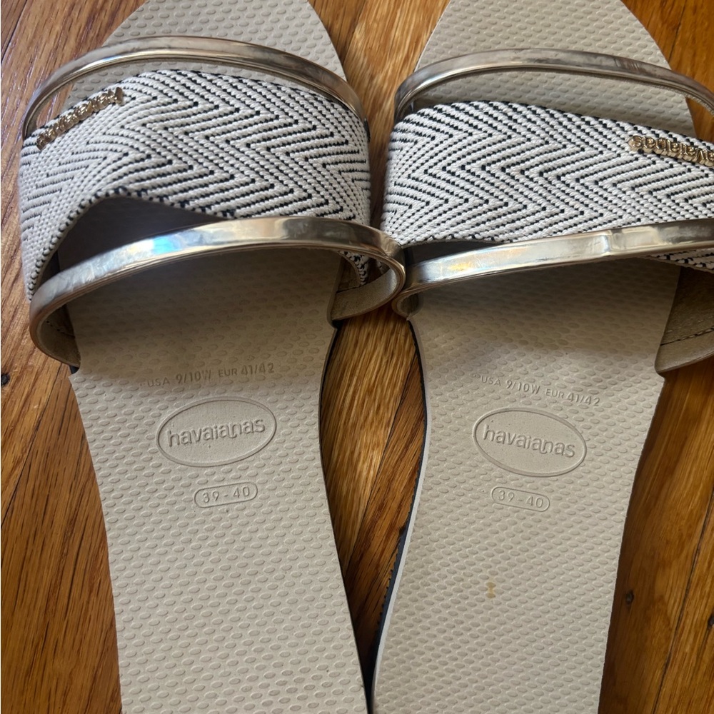 Havaianas Women's Gold Sandals Size 9/10